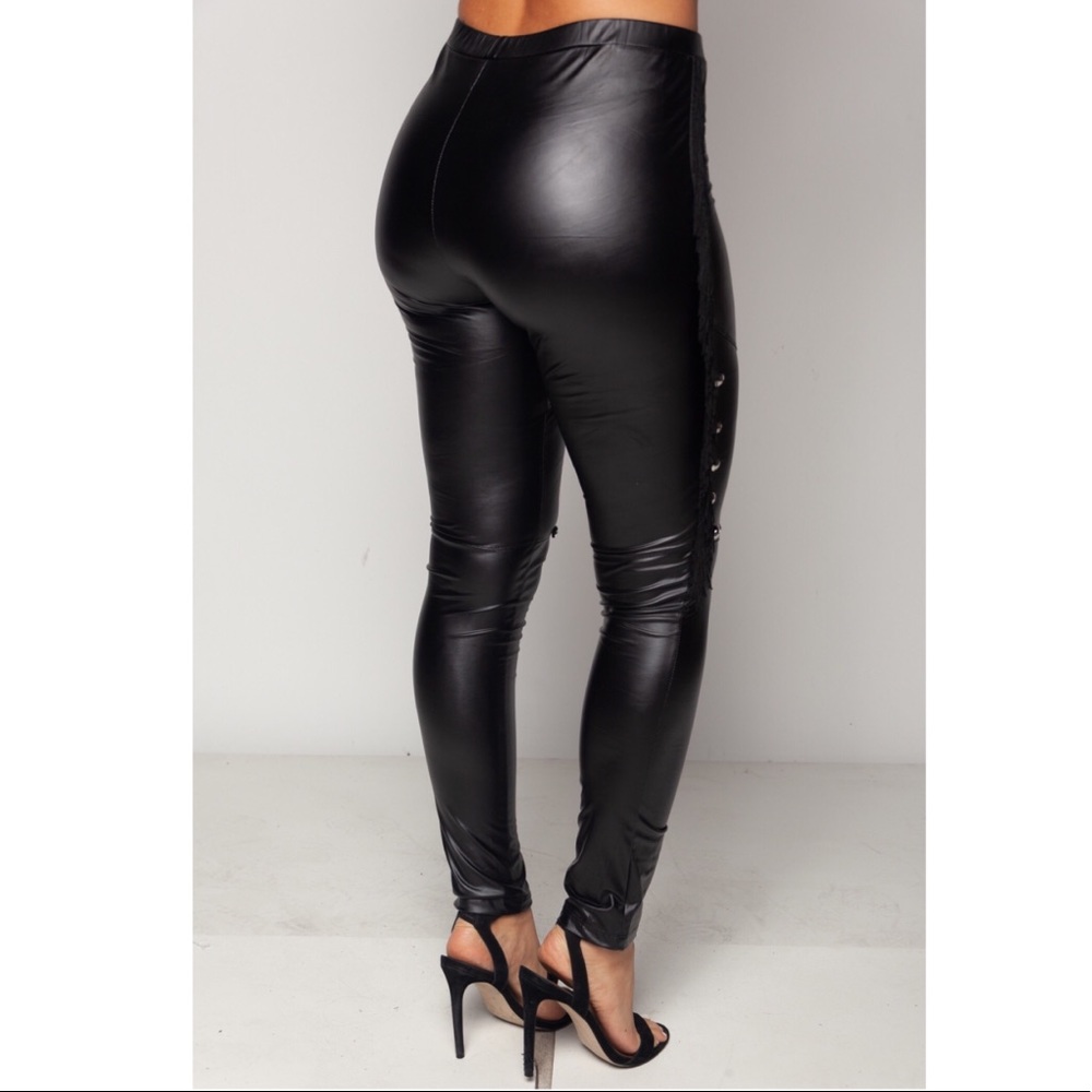 🆕⭐️ Faux Leather Fringe Stud Leggings - Picture 3 of 6